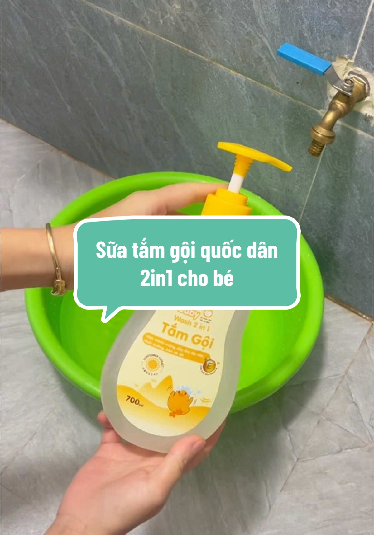 Một em sữa tắm gội cho bé rẻ, tiết kiệm mà lại chất lượng. Có 3 mùi hương cho chị em mình lựa chọn. Dùng thử ngay là mê liền#suatamgoi #2trong1 #xuhuong 