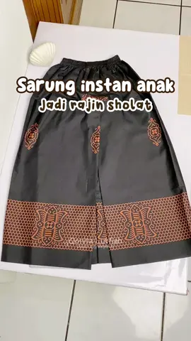 Anak jadi mudah untuk pake sarung & bikin semangat sholat #sarunginstananak #sarunganak #sarungrok #sarungcelana #sarunginstan #sarungbatik #outfitlebaran 