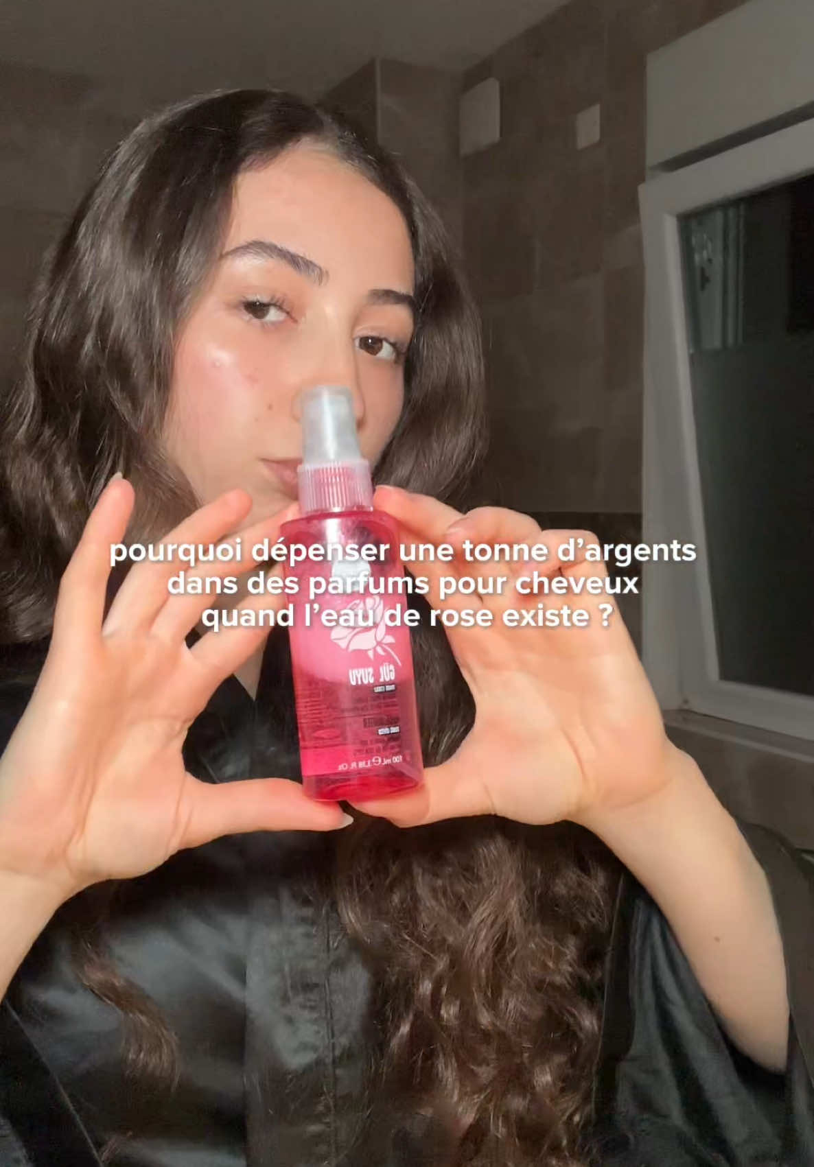 qui savait que l’eau de rose est très bonne pour les cheveux ?🌺✨ #hairtok #eauderose #hairhacks