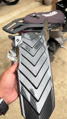 Tire hugger Honda Click 125/150 V2/V3 | Instaling Tire Hugger #tirehugger #tirehuggerinstallation #motorcycleaccessories #mudguard #click125 #carbontirehugger #hondaclickaccessories 