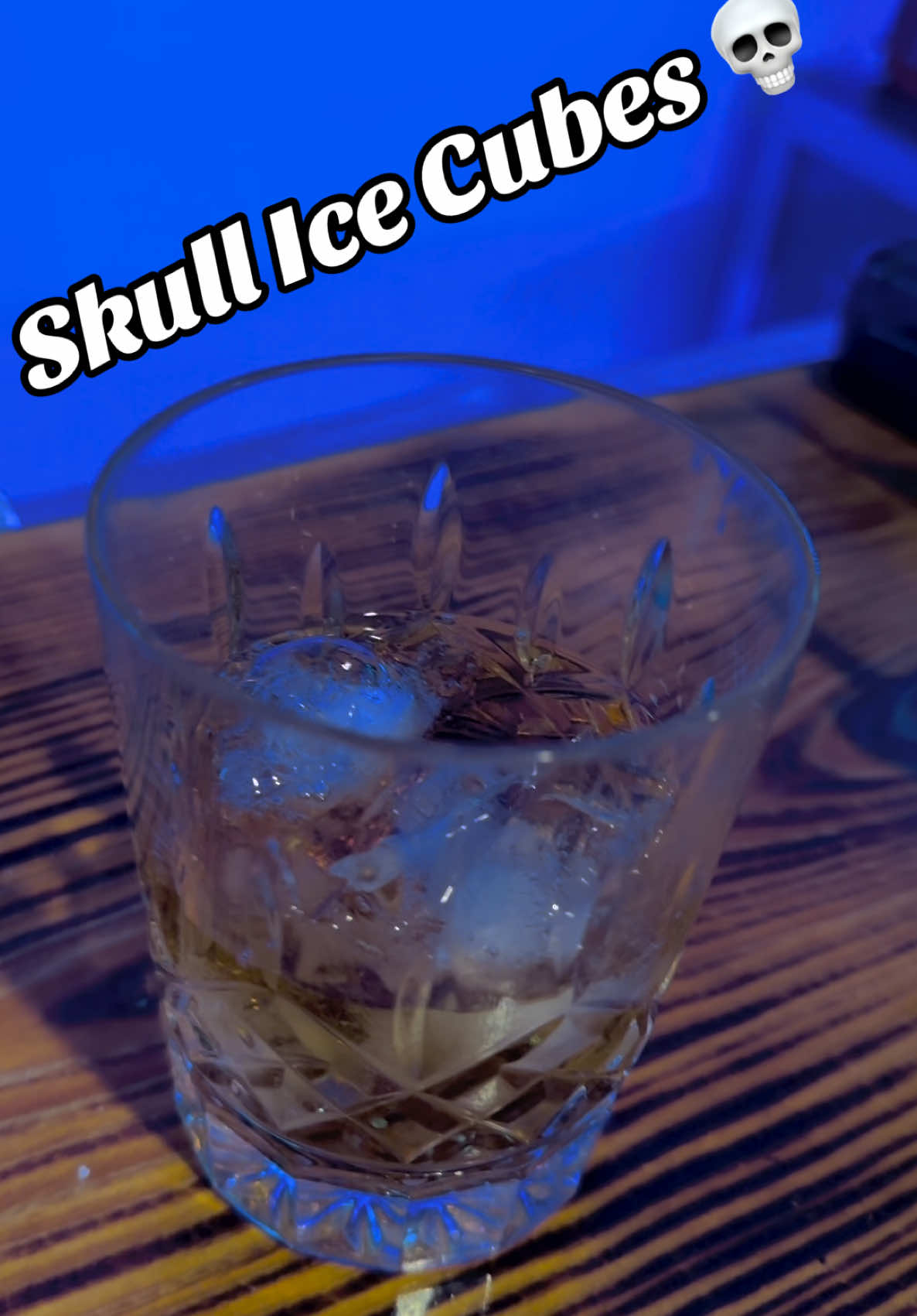 #creatorsearchinsights #fyp #holidaydeals #christmasgift #christmasgiftideas #flashsale #TikTokShop #falldealsforyou #cybermonday #blackfridaydeals #blackfriday #tiktokmademebuyit #winterdeals #whiskey #skull #icecubes 