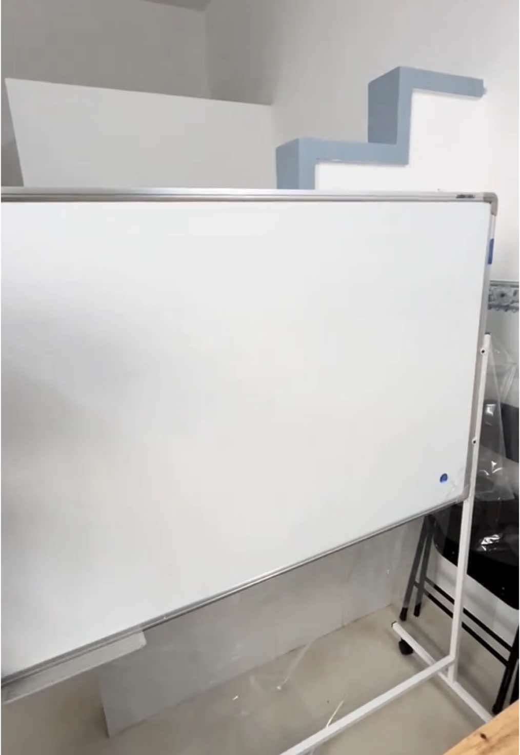 Bóc seal bảng mới cùng mình nào 😆 #lophoc #giasucantho #giasu #cantho #nguvan #tienganh #bocseal 