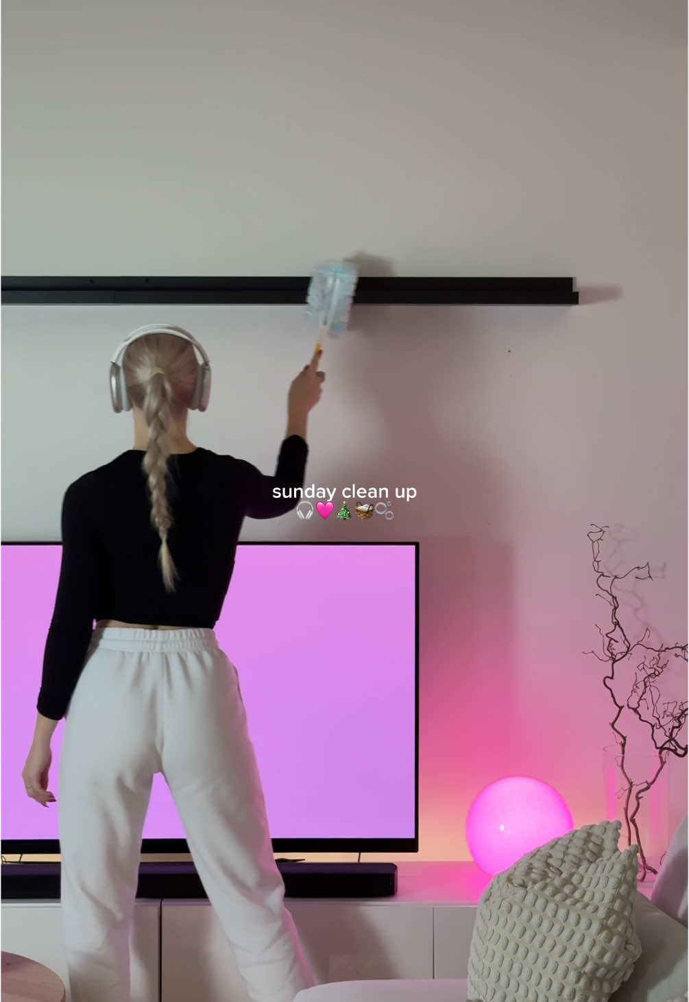 reset with me before christmas 🧑🏼‍🎄🎄🧺🫧 product links are in my bio 💓 #CleanTok #sundayreset #weekendreset #christmascleanup #cleaningtips #cleaningmotivation #cleanwithme #cleaningroutine #speedclean #cleaninginspo #girltherapy #cleanhome 