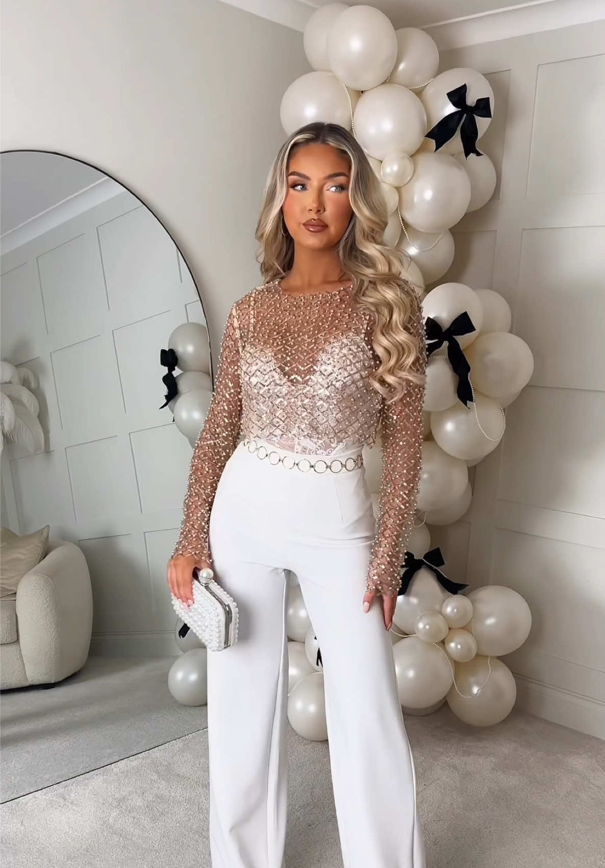 OOTD 💋✨ A moment for the outfit! This outfit is giving ultimate It girl vibes ✨ #outfitinspiration #outfitinspo #christmasoutfit #diamante #fashiontiktok 