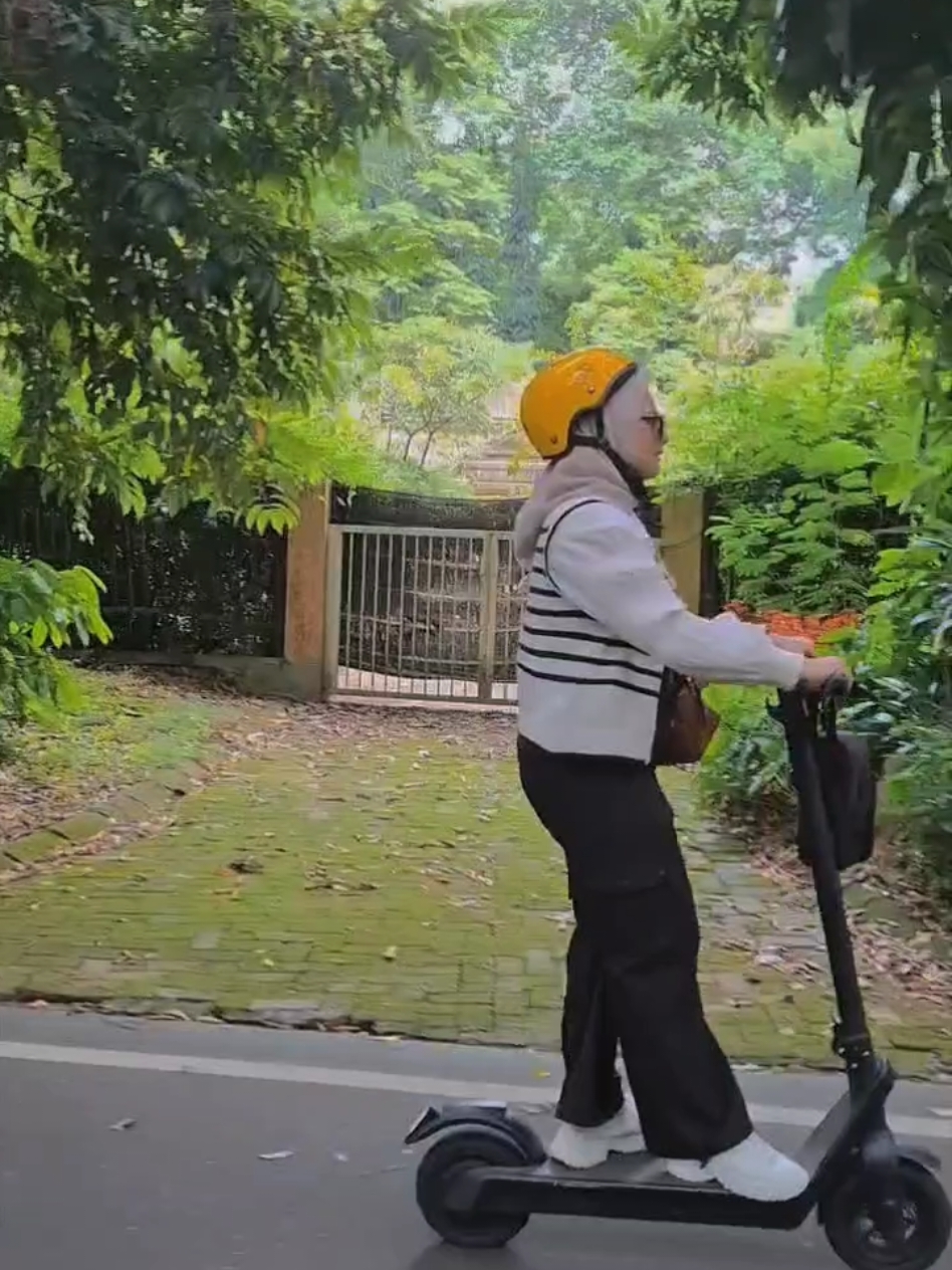 lifelovelaughter🫶🏻 begitulah urutannya 😉 #forest #metime #bogor #fyp #lifelovelaughter #weekend #weekendtrip #georgeus  #scooter #bogorhits 