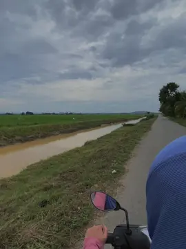 Genggam sebelum hilang, jaga sebelum tiada, hargai selagi ada. Karena sesuatu yg tidak dihargai akan dirindukan setelah tiada ##quotes #trending #CapCut 