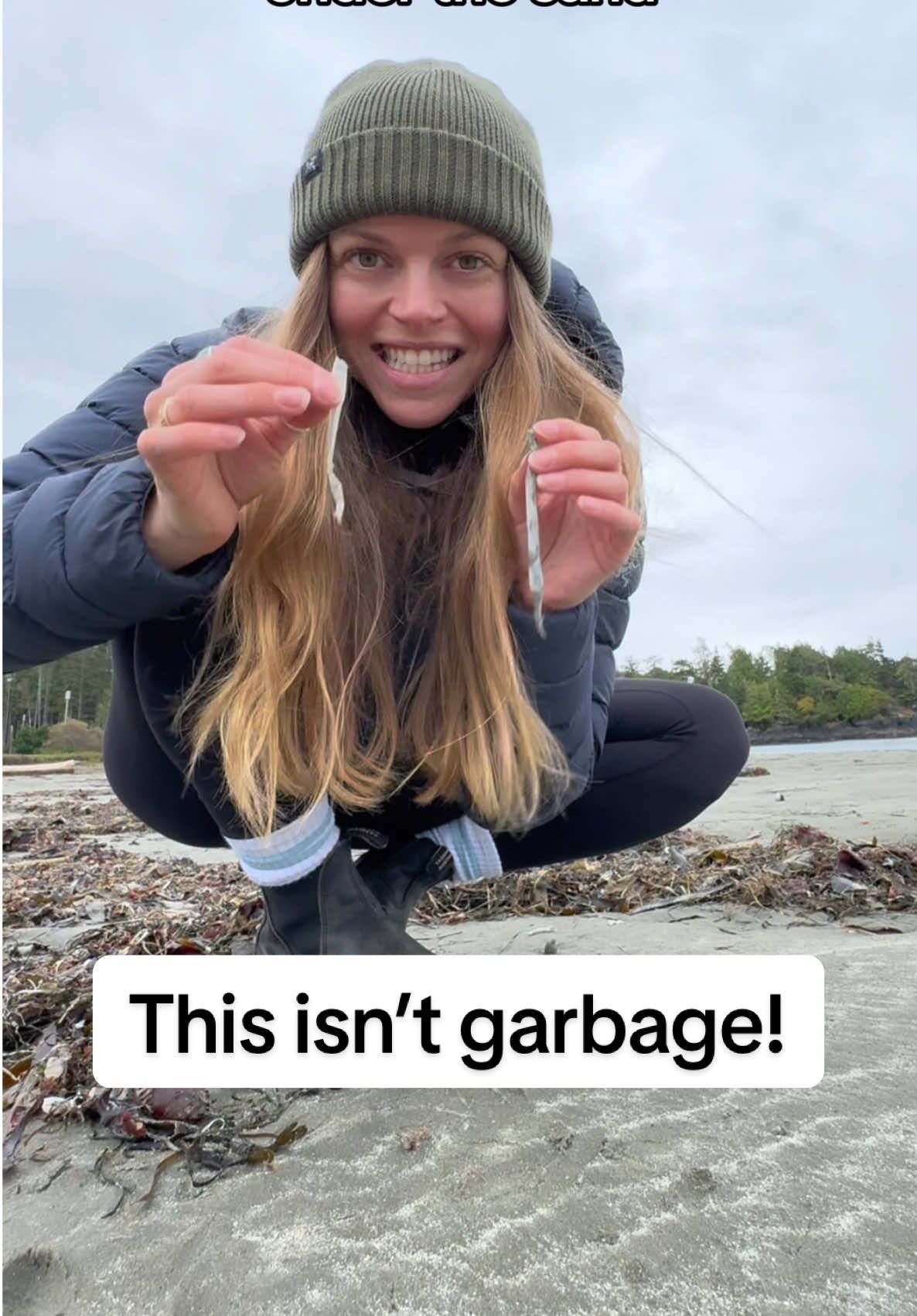 Have you seen these paper straw looking things on the beach before?! These are the washed up homes of parchment tube worms. They get dislodged from their parchment-looking tubes in the sand from crashing waves in the ocean. I came across these on the beaches of Tofino, BC while adventuring with Ahous Adventures! #biodiversity #marinebiology #ocean #oceanlife #tofino #pnw #worm 
