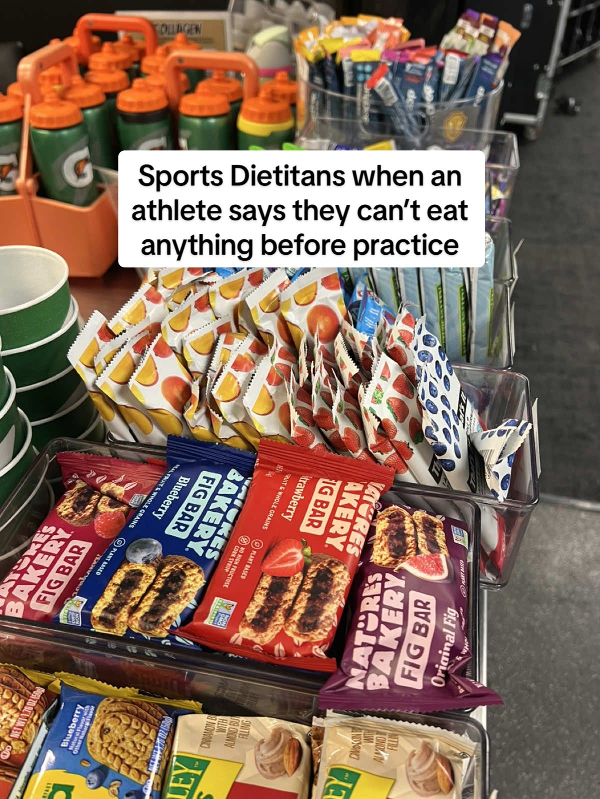 Never giving up on fueling  #sportsnutrition #sportsdietitian #sportsrd #football #footballnutrition #nutrition #performancenutrition #preworkout #bowlgame #dieteticsstudent #nutritionist 