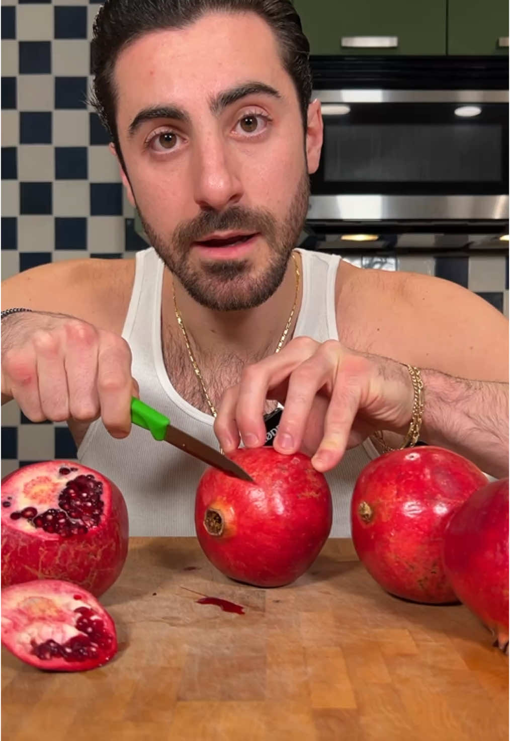 How to cut open a pomegranate #kitchen #hack #fruit #food #fyp 