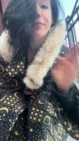 Turns out the @Selkie puffer is perfect for carrying swords 