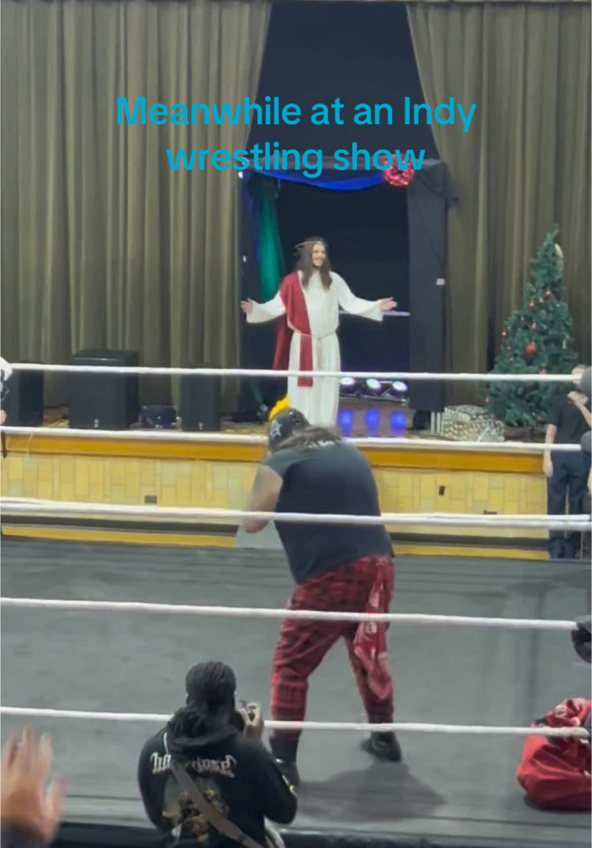 Santa is saved #christmas #wrestling #santa #jesus 