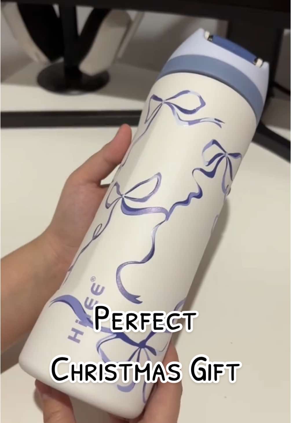 Perfect Christmas Gift #christmasgiftideas #tumblersoftiktok #tumblers #tumbler #tumblerviral #giftideas #tiktokviral #waterbottle #momtok #MomsofTikTok 