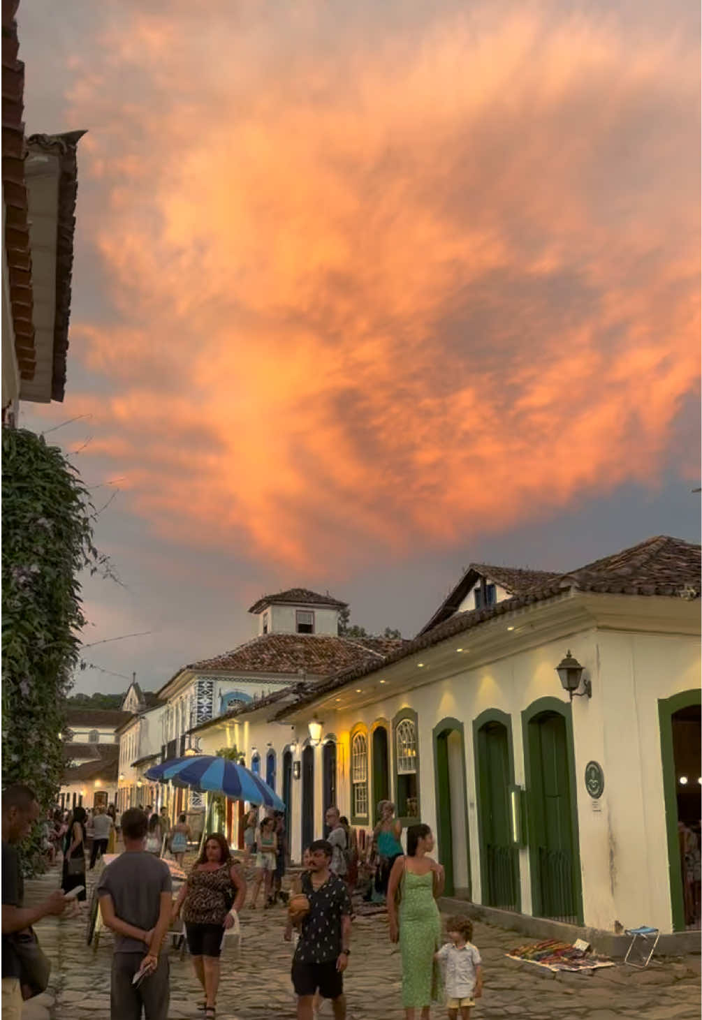 É muita sorte viver esse momento! ✨🧡 #Paraty #ilharasaparaty #ilharasaoficial #fyp #Mtur #fyyyyyyyyyyyyyyyy #ondeirnorio #pageforyou #paratytiktok #centrohistorico #paratyrj #pordosol 