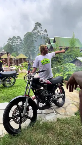 Wayahe wong mumuet tampill....? #2strokeparade #2stroketemanggung #musuhtetangga135 #mabokbleyer #jeparagayabebas #2strokekudus #2strokeindonesia #2strok #bleyer135 #bleyeranrxking #fyp #story 