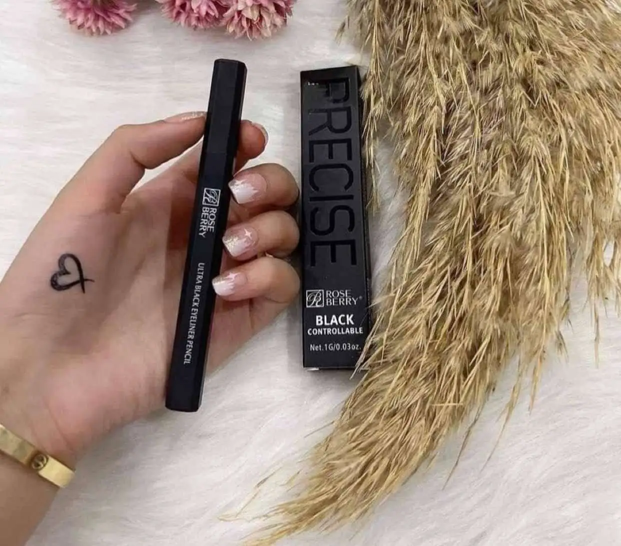 مكملين حلويات روز بيري 🙈 Rose Berry Eyeliner✨✨ ايلينر روزبيري ❤️ ✔️ سواده قوي جدااا  ✔️ثباته فظيع دا غير ان سِنه رفيع اوي فا هيكون سهل جدا ترسمي بيه😍للمبتدئين  ✔️ماط بدون لمعه  ✔️ضد الماء ✔️سواد فاحم جدا  التيست بتاعه علي الايد في الصوره🎀🤗 متوفر اونلاين و في المحل ✨ يلا اهديه لنفسك و اطلبيه الآن✨ 📢 للطلب تواصلي معانا علي رسائل البيدج🛍️ الان لدى خزانتي - Khzanti  نورونا بالمحل للتواصل والطلب على الارقام 01097872266 - 01121568648 📍العنوان : 6 أكتوبر - الحصري - أبراج زمزم مول - الدور الثاني العلوي - بجانب ميادة ستور. ‏#viral #viralvideo #kiko#makeup  ‏#rubyrose #sheglam #lenses  #explore #اكسبلور  #egypt #fashion #color  #تريند  #trend #trending #cybele
