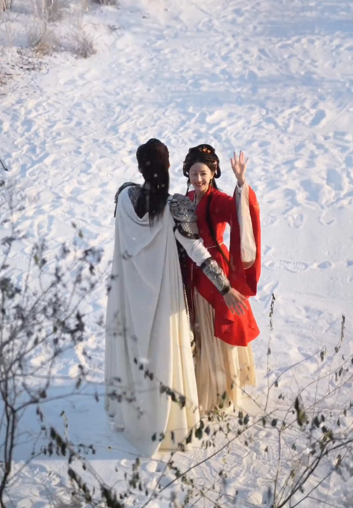 Linh chủ điện hạ và Đoàn tiểu hồ ly khiêu vũ trên tuyết ❤️🤍 #dilraba #dilrabadilmurat #迪丽热巴 #dichlenhietba #địchlệnhiệtba #ตี๋ลี่เร่อปา #tranphivu #chenfeiyu #arthurchen #陈飞宇 #motutu #xuhuong #fyp #viral #lovebeyondthegrave