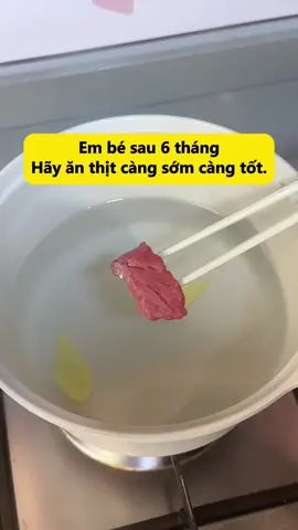Trẻ sau 4 tháng có thể bắt đầu ăn dặm, nên một chiếc máy xay ăn dặm là điều vô cùng cần thiết