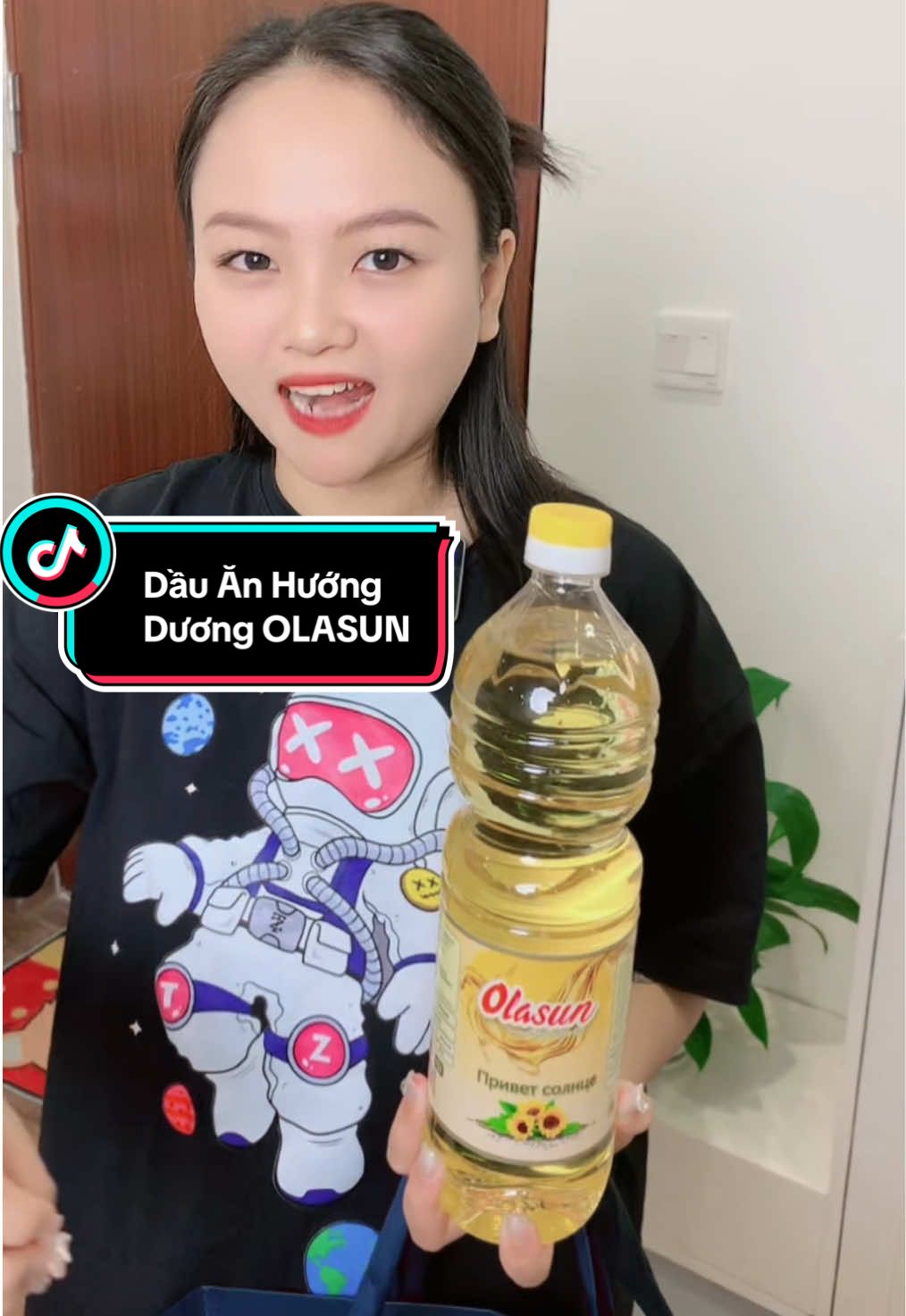 Dầu ăn Olasun, không cholesterol, tốt cho tim mạch, ngừa ung thư, và phát triển trí não. Vitamin E cao, chống lão hóa và ngừa rụng tóc. #dauantotchosuckhoe #anminh #dogiadunganminh #dauanolasun 