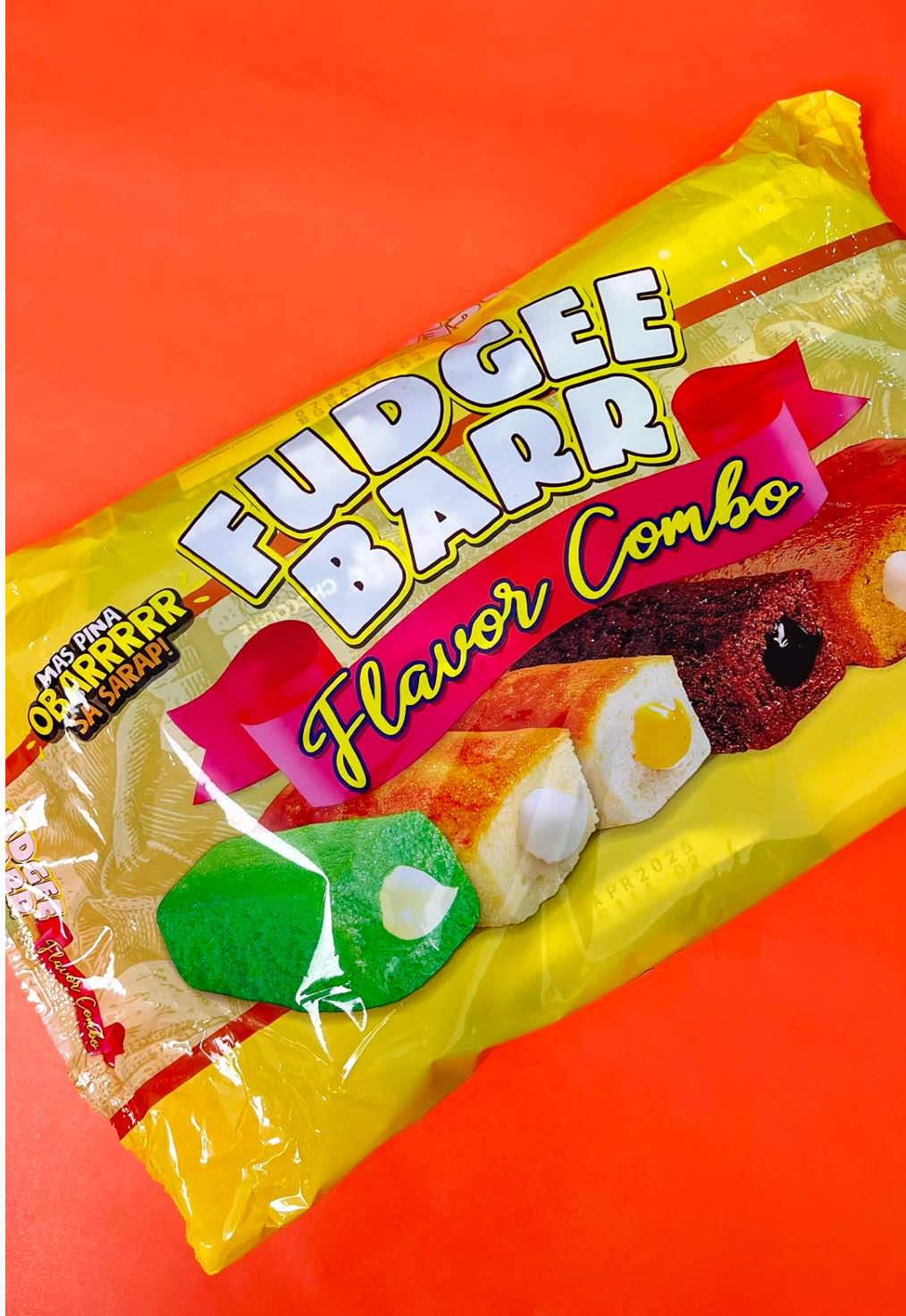 Why choose one when you can have them all? The Fudgee Barr Flavor Combo brings together your favorite flavors in one pack— perfect for every craving! 🍫🍋🍵 From chocolatey indulgence to salty caramel  and creamy macapuno, it’s a flavor party in every bite! 🤩 Which flavor are you trying first? 👀 #SnackTime #FudgeeBarr #RebiscoPh 