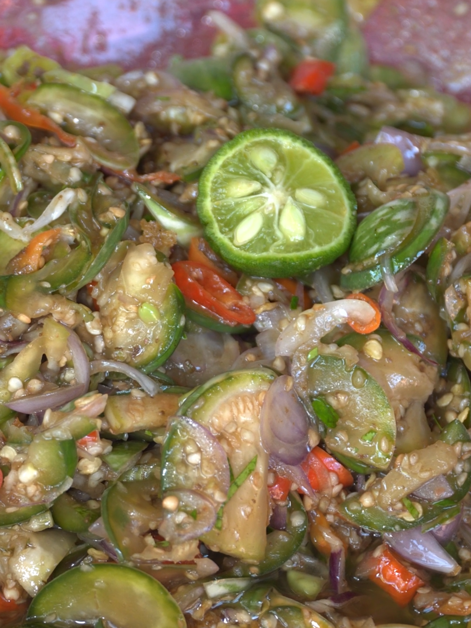 CARA MEMBUAT SAMBAL MATAH TERONG LALAPAN 🤩 . Full video silahkan cek di Youtube Guntur I Wayan #fyp #fypage #kulinerbali #tutorial #sambal #sambalmatah #sambelmatah #sambelmatahbali #sambelmatahenak