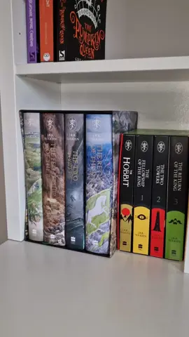 The Hobbit & The Lord of the Rings Illustrated by Alan Lee the key concept artist who worked on the films. This is an absolutely beautiful boxset and has very high quality pages in hardback copies of the book which are encased in a wonderful display box covered in artwork. It's by far the most luxurious editions of the books I've ever seen and they look amazing on display, I'm so happy to own them 🥰📚🎬  #JRRTolkien #thehobbit #hobbit #lordoftherings #thelordoftherings #thelordoftheringstrilogy #lordoftheringstrilogy #thehobbitbook #books #book #reading #rarebooks #oldbooks #bookclub #vintagebooks #illustratedbooks #alanlee #johnhowe #peterjackson #art #artwork #drawing #sketches #collection #reel #bookreel #lotr #thefellowshipofthering #thetwotowers #thereturnoftheking 