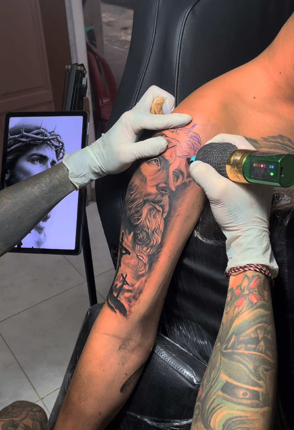 Love tatto Jesus christ🙏🫶#fyp #fypシ #fypage #fypdongggggggg #fypシ゚viral🖤tiktok #pontianak #fyppppppppppppppppppppppp #CapCut 