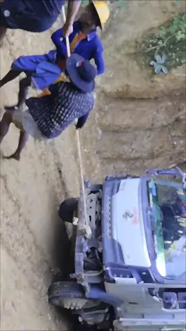 ဆွဲထားကျဟေ့ ပျော်ပျော်ပါးပါးပေါ့😁#ဗျူးတေရှယ်ကျ😞 #ချစ်ရင်အသဲပေး💖 #ဘဝတူညီကိုများဘေးကင်းပါစေ #ကားဆရာညီကိုများအားလုံးဘေးရန်ကင်းပါစေ #တောင်ပေါ်တနေရာ @hunminhtet @🇲🇲THANTZIN🇲🇲 @ပညၿဖအင721 