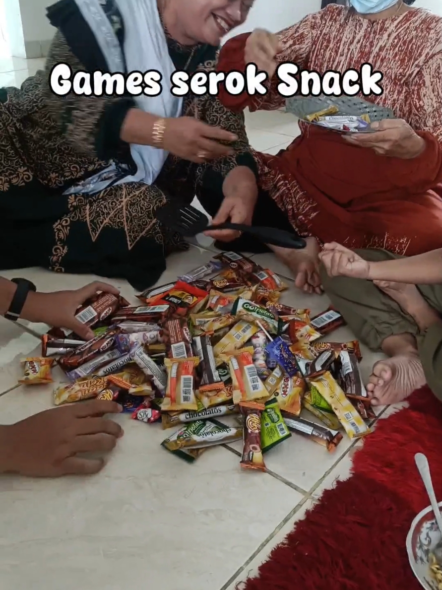 ngeditnya sambil ngakak seru banget 🤣 #games #gamesserok #gamesseroksnack #gameseru #gamestiktok #idegamesseru #idegamessaatkumpulkeluarga #idegamesgathering #familytime #FamilyFun #familygames #familygoals #familygatherings #fyp #fyppppppppppppppppppppppp 