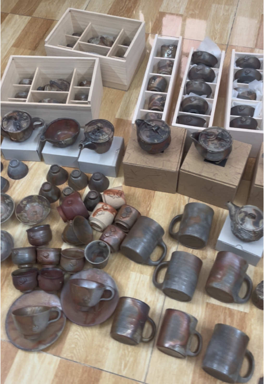 Nghệ Nhân Bizen Konishi - Đẳng Cấp Của Nghệ Nhân Quốc Gia Nhật Bản - Những Món Sưu Tầm Khác Biệt Và Mang Dấu Ấn Riêng - Ấm Trà Rắn Cho Năm Mới 2025 - Ấm Cua - Ấm Ếch  📍Toki Antique Chúc Cả Nhà Đầu Tuần Nhiều Hứng Khỏi Và Nhiều Niềm Vui. #Konishi #Bizen #Trà #Gốm