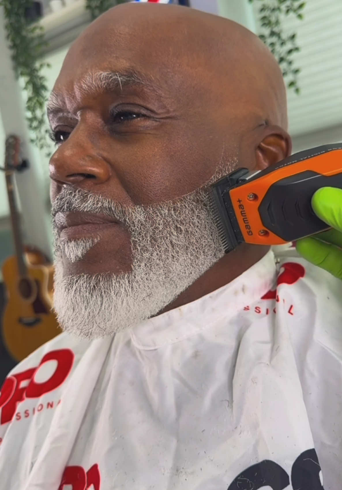 Happy holidays!! I hope you spend some time with your love ones. ##SilverFox##GrayBeard##MansBeard ##BeardGang##Taylorcutz##Shorty##LABarber @@GammaStyleCraft