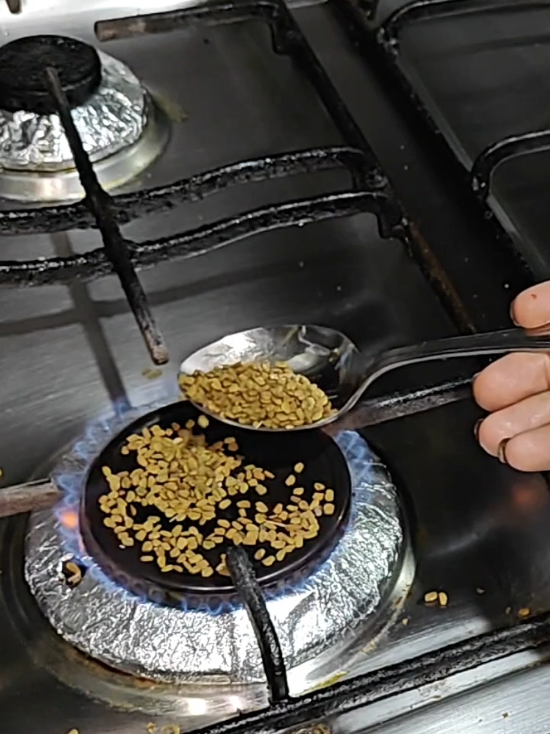 رشي الحلبه علي عين البوتاجاز حيله شتويه هتشوفي المعجزات #حيل_وأفكار #اكسبلور 