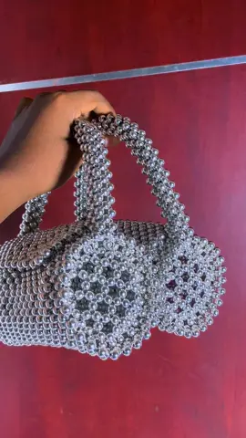 A LuxeHer Queen’s order. Bag Aria is slowly becoming a bestseller😍 🏷️Small size: N20,000 Bigger size:N25,000 #beadedbags #beadedbagsinlagos #beadedbagvendorinlagos #luxeher #lagosbeadedbagvendor #beadedbagsinnigeria #beadedbagsinakure 