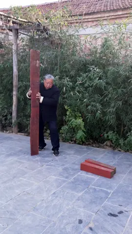 The Chinese mortise and tenon technique creates a clothes hanger that can be passed down for several generations#Guardianofintangibleculturalheritage 