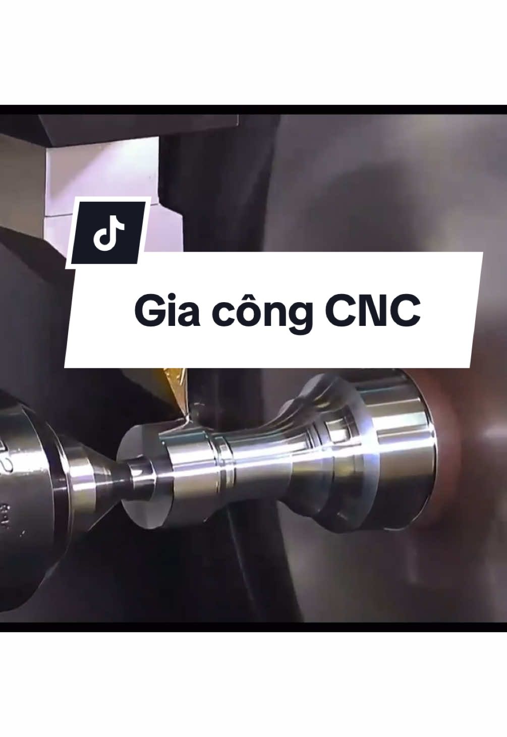 Các bước gia công máy CNC: 👉👉 Đầu tiên là lập trình thiết kế. Kỹ thuật viên sử dụng phần mềm chuyên dụng để thiết kế mô hình 3D và tạo chương trình CNC dựa trên thông số kỹ thuật và yêu cầu của chi tiết, đây chính là bản vẽ kỹ thuật cho gia công tiện. 👉👉 Tiếp theo là chuẩn bị nguyên liệu, lựa chọn vật liệu phù hợp dựa trên bản thiết kế và cố định chúng lên bàn làm việc của máy công cụ để đảm bảo kẹp chặt và định vị chính xác. 👉👉 Tiếp theo là lựa chọn và lắp đặt dụng cụ. Dựa trên quá trình gia công, lựa chọn dụng cụ phù hợp và lắp đặt chính xác chúng vào kho dao hoặc trục chính. 👉👉 Sau khi khởi động máy và tải chương trình, máy tiện sẽ điều khiển dao cắt thực hiện các thao tác cắt, khoan, phay và các thao tác khác trên vật liệu theo đường đi đã cài đặt, tạo hình chính xác cho hình dạng của chi tiết. 👉👉 Cuối cùng là kiểm tra chất lượng, tiến hành đo đạc và kiểm tra các chi tiết đã gia công để đảm bảo chúng đáp ứng các tiêu chuẩn thiết kế và hoàn thành toàn bộ quy trình gia công máy tiện.  #cnc #video #cokhi  #giacongcokhi 