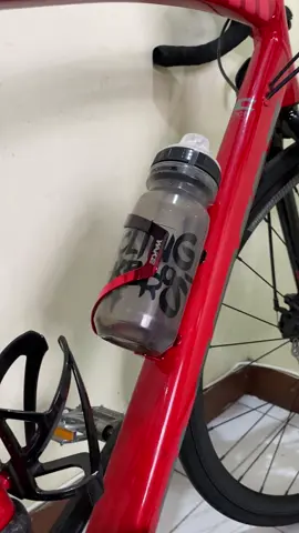 Botol mempunyai desain keren dan simpel di bawa kemana mana nih guys #roadbike #botolminum #beranda #live #fixie #mtb #rockbros #perlengkapan #sepeda #tiktok #shop 