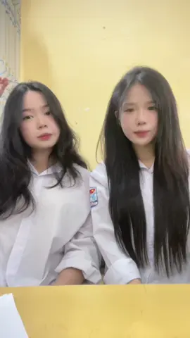 ở đây coá 2 bông hoaaa 