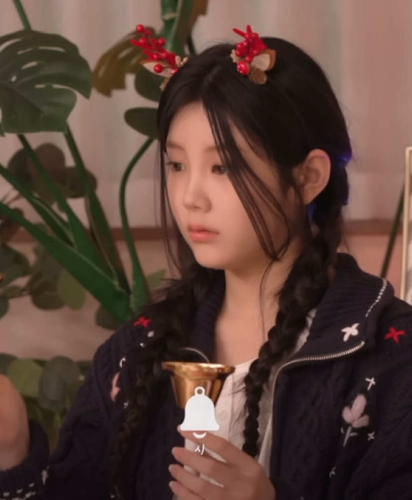 cherish (my love) handbell ver. 🎄🎁 the girls are so focused it’s so cute to watch! HAPPY HOLIDAY EVERYONE! 🩷❤️ #illit #아일릿 #yunah #minju #moka #wonhee #iroha #cherish 