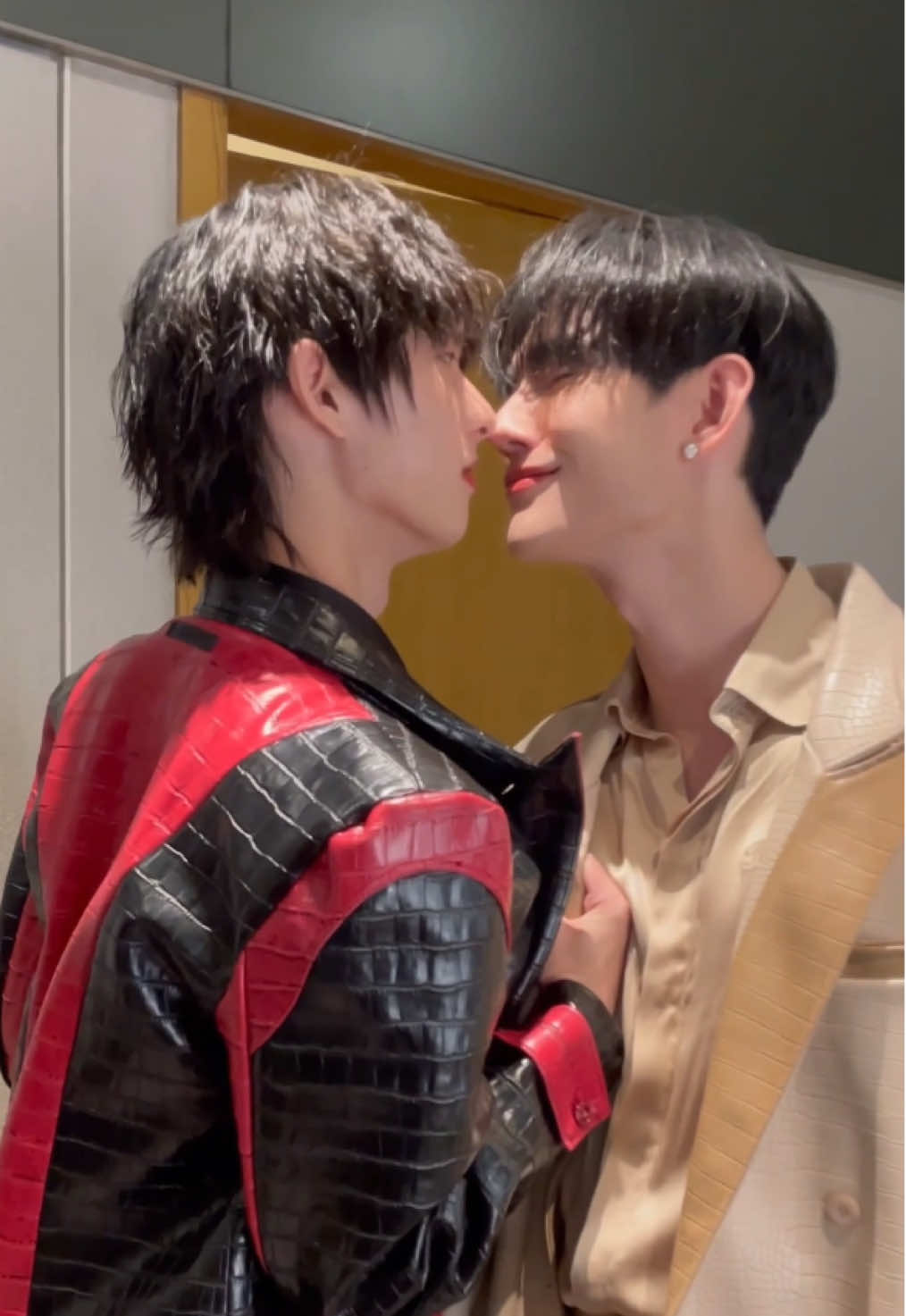 PoohPavel in HongKong be like…💕 @ppoohkt @พาเวล 🇹🇭  #PoohPavel1stFMinHK  #poohpavel  #changeartist 