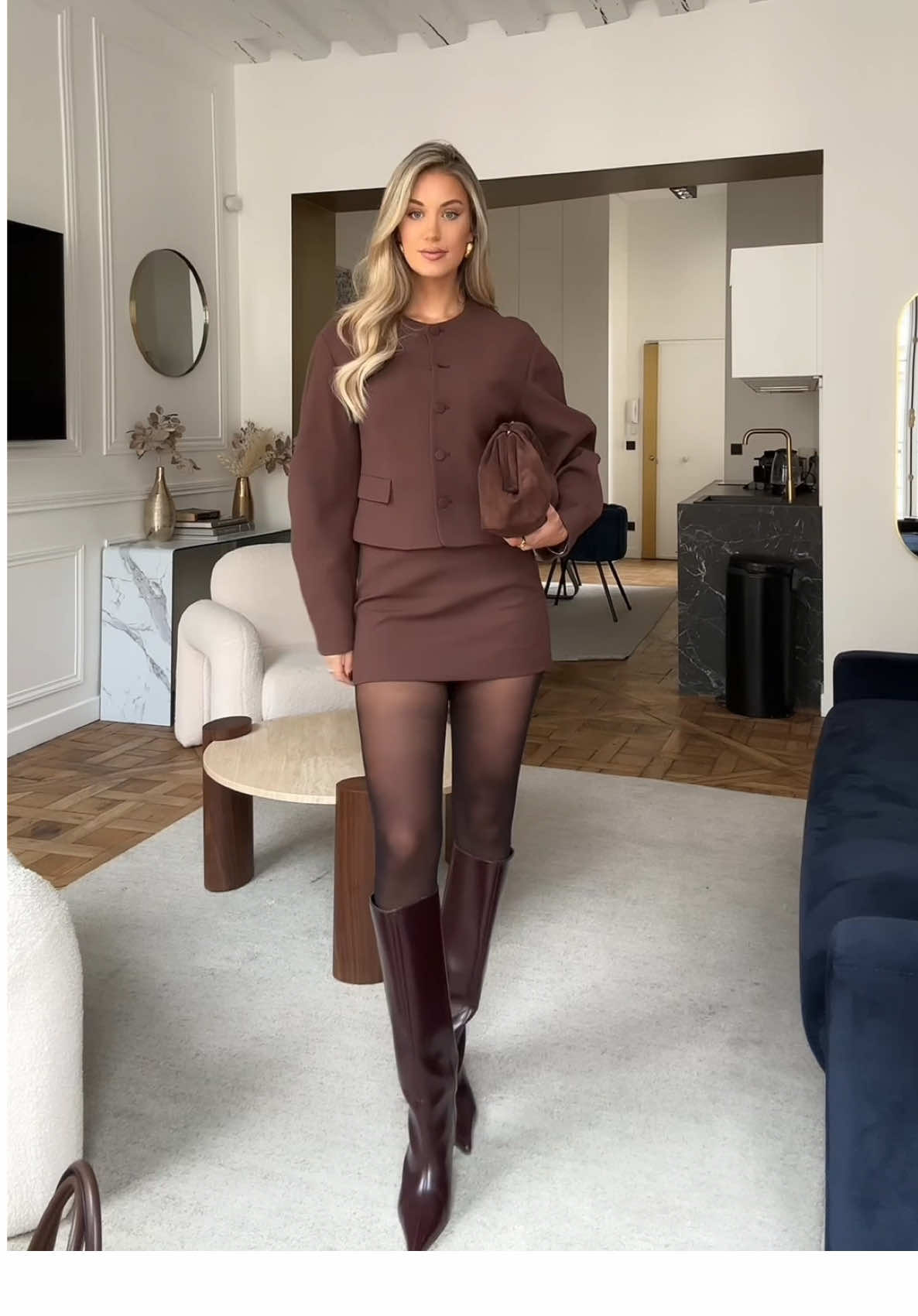 Everything in Mocha Brown please 🤎.  Wij zijn verliefd op deze kleur en daarom zijn bijna al onze items ook in deze kleur te verkrijgen. Neem snel een kijkje!  #novelthelabel #novelgirls #kleding #outfitinspo #OOTD #mochamousse 