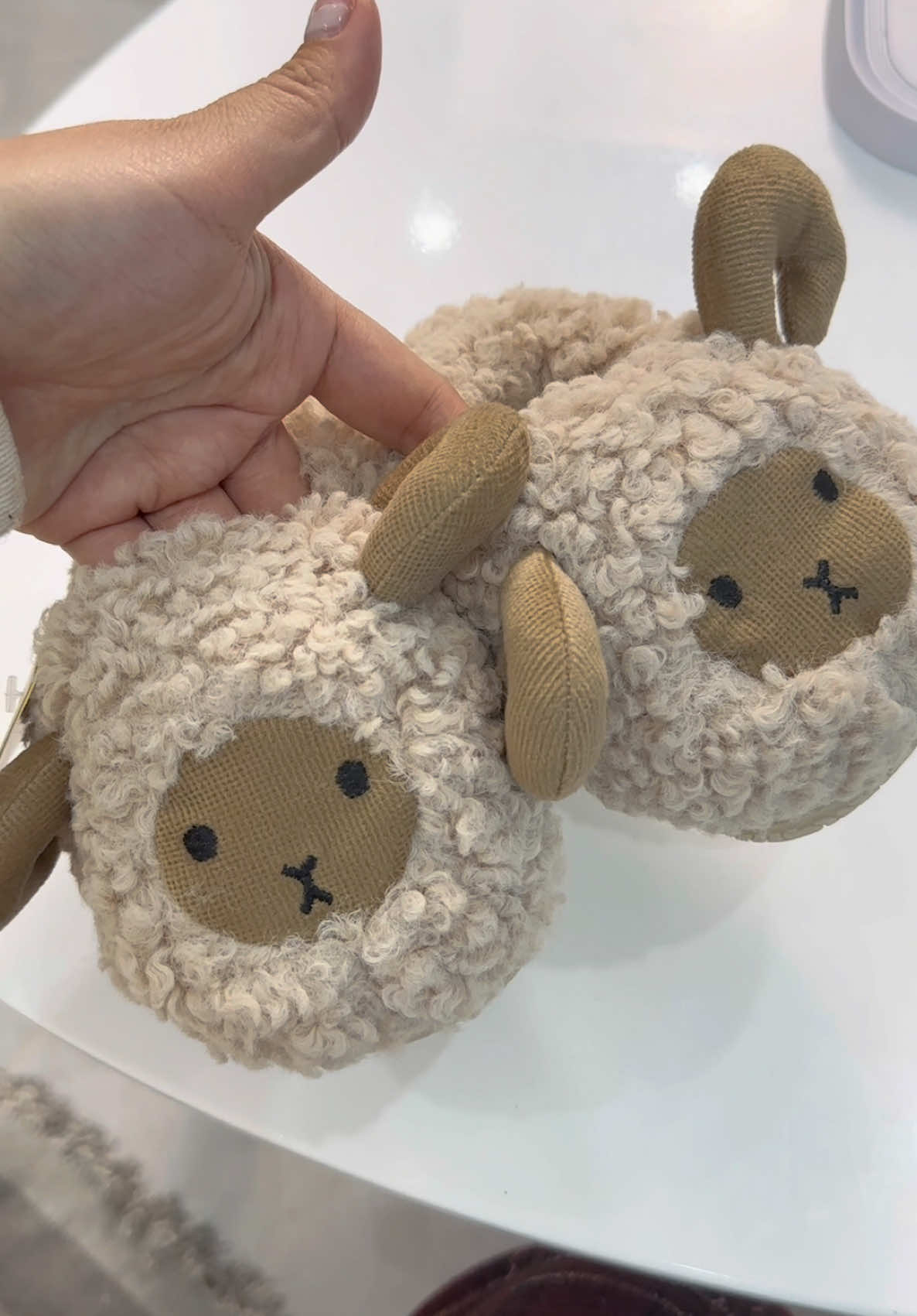 Dép bông đi trong nhà cho con. Vừa xinh vừa ấm #mebimsua #mebemini #depchobe #depbongchobe #vtvcab 