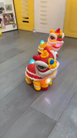 Đồ chơi múa sư tử có âm thanh và ánh sáng bằng điện, cũng như cột đèn lồng, có thể dùng làm đèn lồng để chơi #xuhuong #dochoichobe #vietnam #dochoi 