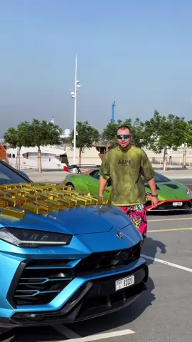 How many cars around me?guess! 💙