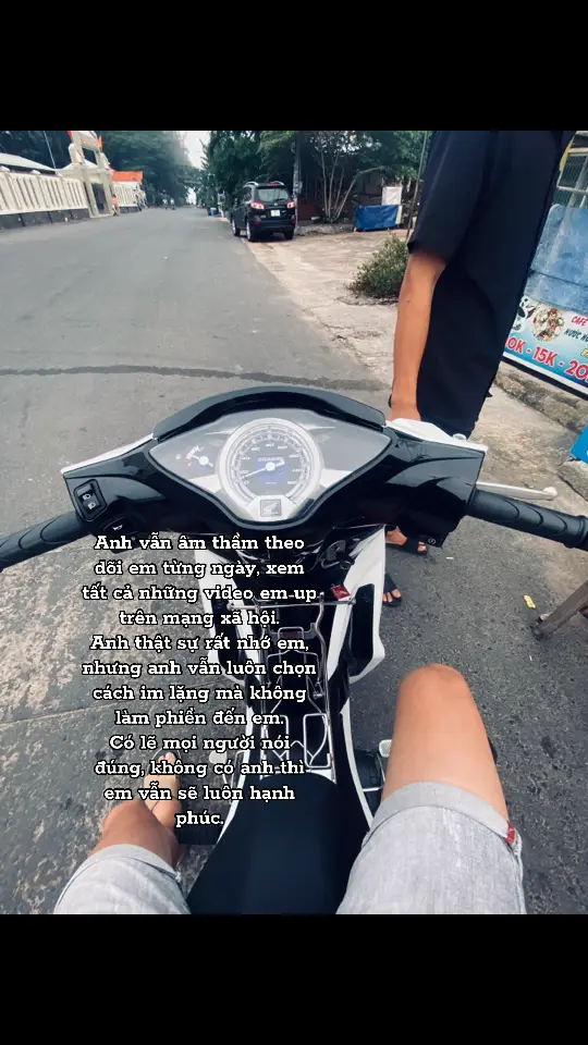 Tuy anh và em đã dừng lại, nhưng mà em biết không. Anh vẫn ở đầy vẫn dõi theo em từng ngày, anh rất nhớ em. Anh vẫn âm thầm theo dõi và quan tâm em hằng ngày hằng đêm, quan tâm cuộc sống của em đã có ai tới và làm em hạnh phúc và cười hay chưa? và cuộc sống hiện tại của em như thế nào....?