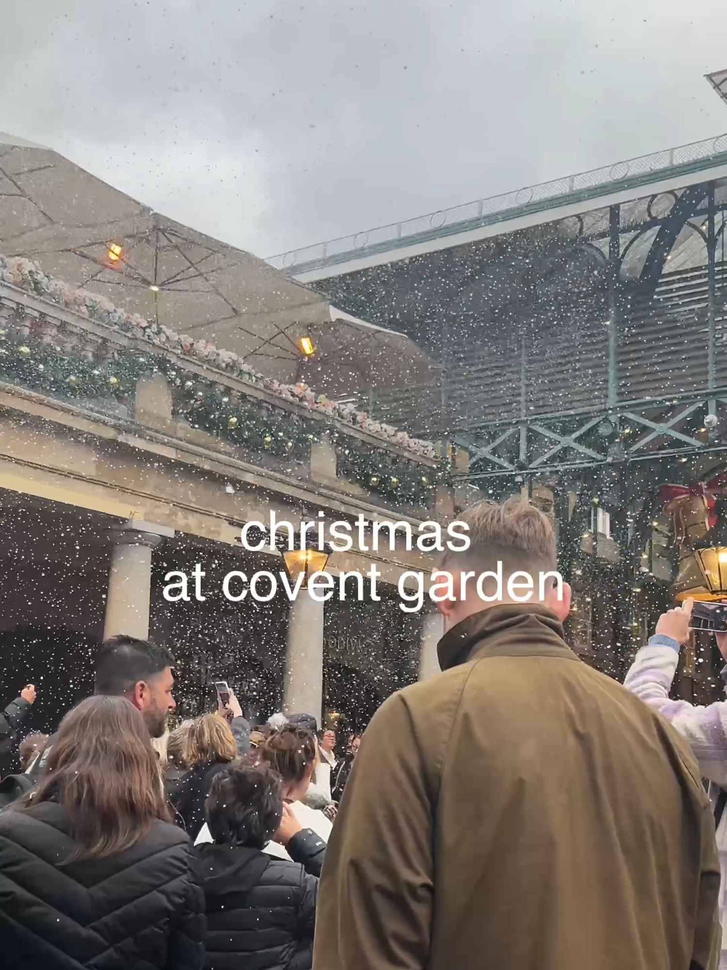 happy holidays everyone!🎄✨if you're looking for a festive treat today we're still opening at the following stores: covent garden 9:00-16:00 notting hill 9:00-17:00 camden passage 9:00-16:00 picadilly 9:00-16:00 angel  9:00-16:00 #bunsfromhome #christmas2024 #christmasday #christmaswalk