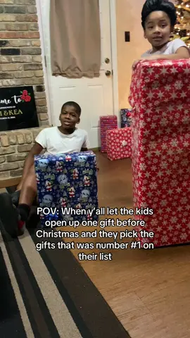 🥰🥰 So thankful for their bonus dad for getting everything for them   #sahm 🫶🏽 #xmas #unwrapping #christmas 