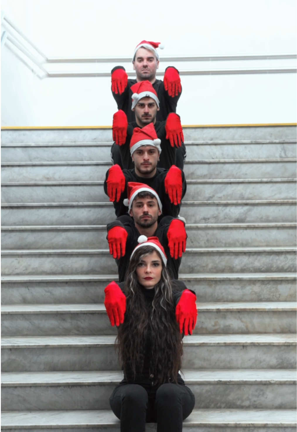 Can you master The Urban Theory Christmas Dance? 🎅 🎥: @_plug_giulio_ #urbantheory #tutting #perspectivematters #christmas #christmas2024  