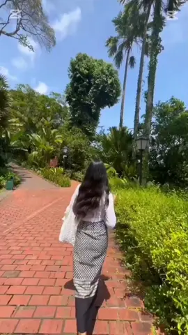 ပန်းကကြီးပီးပြုတ်ကျနေလို့ ကိုင်ထားရတာက အလုပ်တစ်ခု🥲 #capcut 