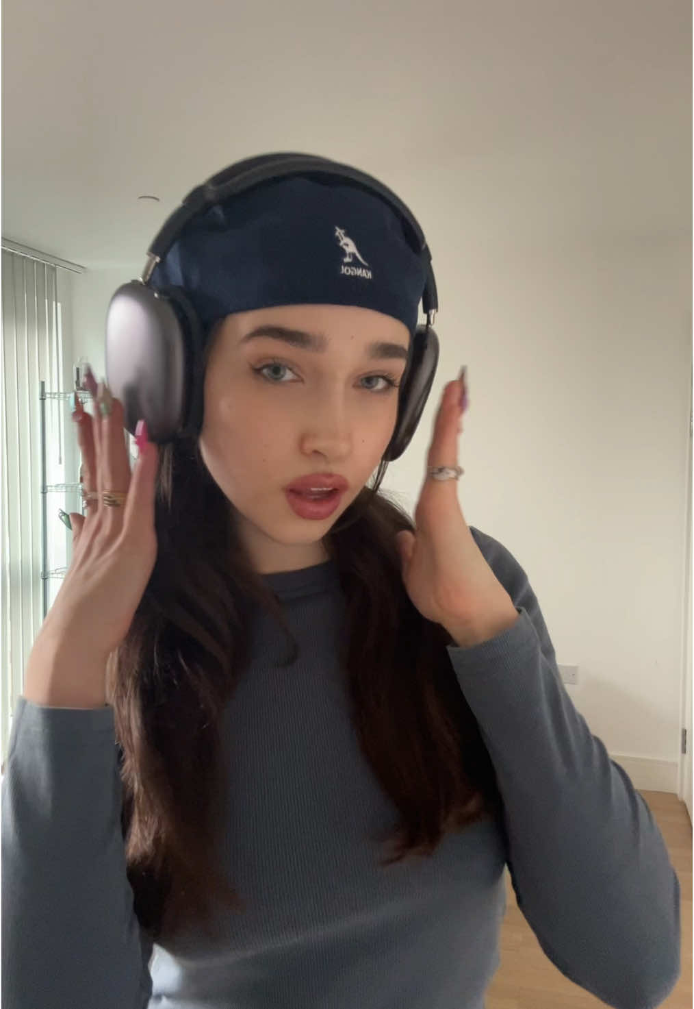 First time styling my kangol hat #kangol #OOTD #fashiontiktok #fashionmf #aesthetic #baggy #winteroutfit 