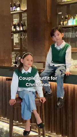 Couple outfit yang lucu banget buat dipake pas natal nanti nih moms, jadi buruan deh di checkout sekarang sebelum kehabisan 😆✨ #osellakids #holiday #holidayinstyle #OOTD #christmas #outfit #coupleoutfit 