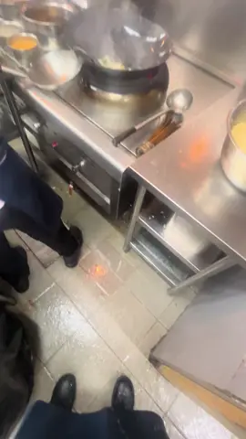 Masakan ayam asam manis #kitchen #cheflife #kulinertiktok #kuliner #kuali #imperialkitchen #restaurant 